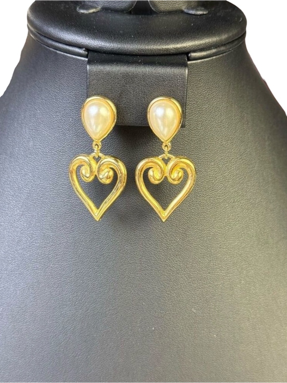 170. Judy Lee Vintage Gold Dangle‎ Earrings Faux Pearl Screw Back